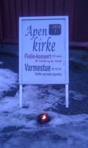 Åpen kirke med fiolinkonsert